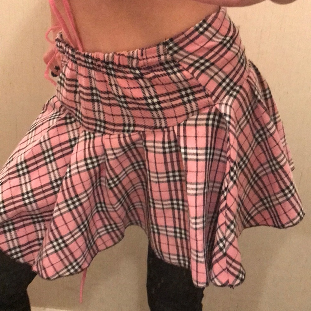 Pink plaid skirt!